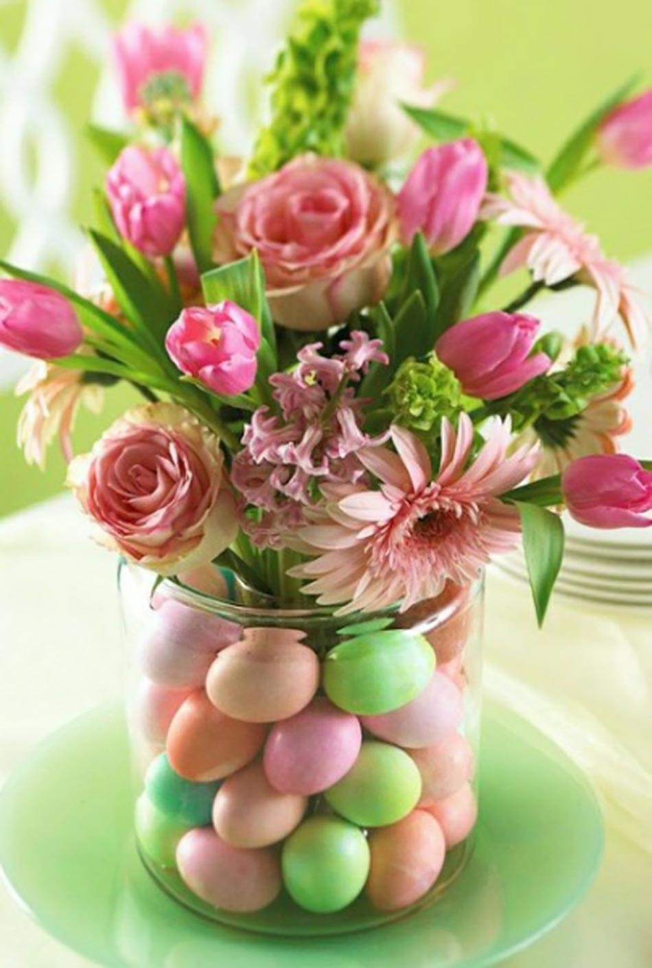 combinaison œufs et fleurs décoration de Pâques