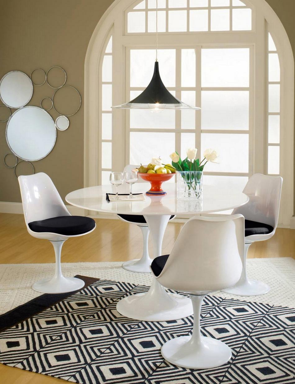 chaise tulipe dans un décor intérieur moderne