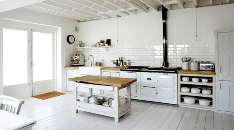 Grande cuisine design rétro et tout en blanc