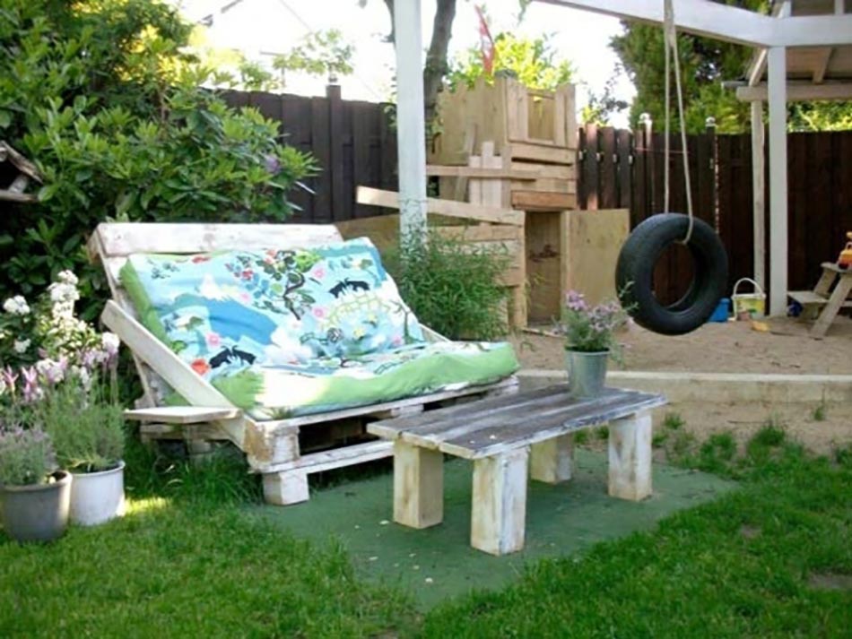 Palettes transformées en mobilier de jardin