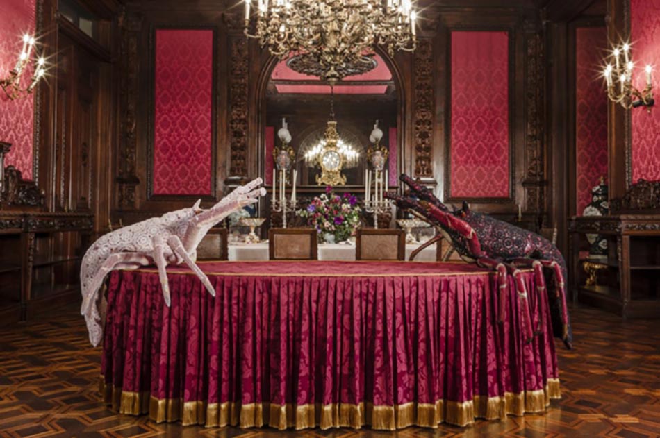 œuvre par joana vasconcelos dauphin et la dauphine