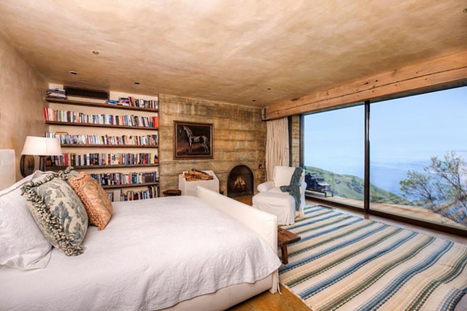 Une des cinq chambres dans la maison de luxe