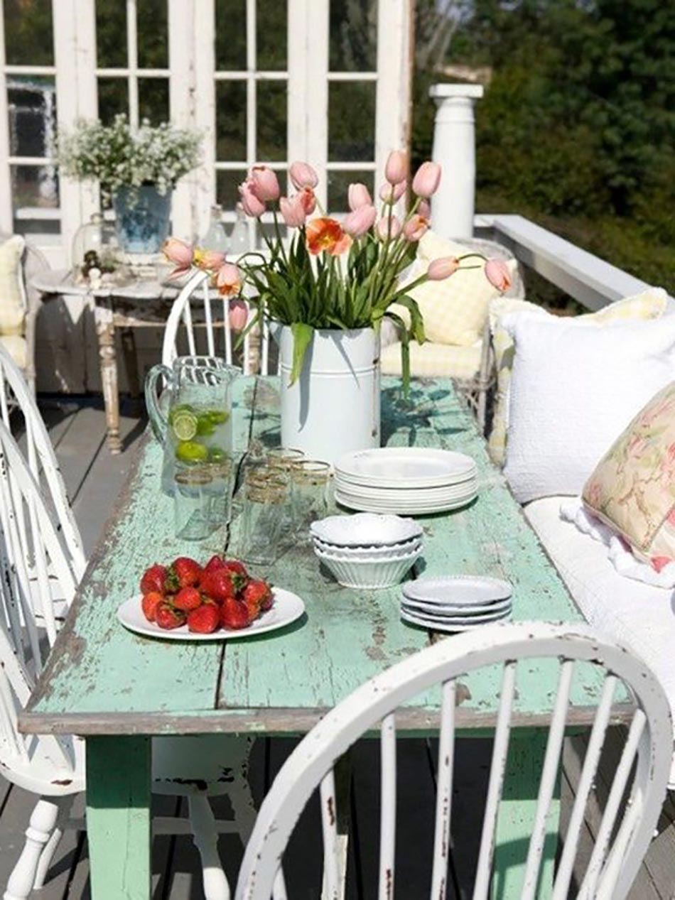 bois peint effet écaillé pour ce mobilier de jardin