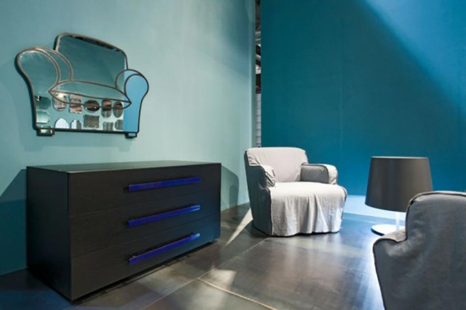 miroir en forme de fauteuil