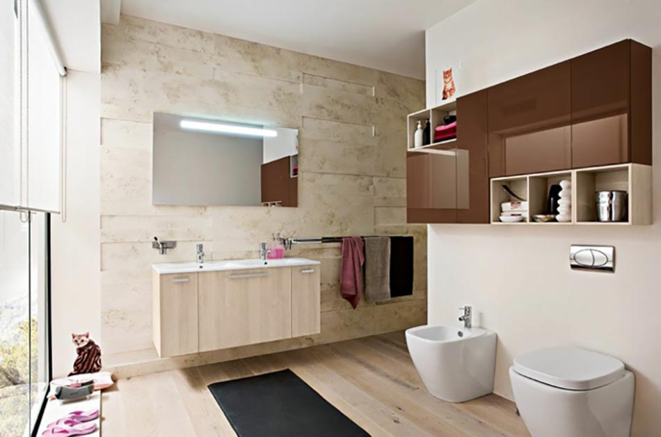 salle de bain à l'ameublement en bois clair