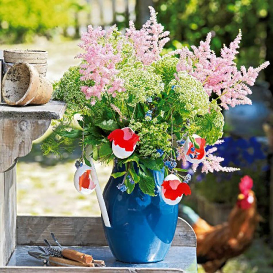 fleurs et œufs pour déco de Pâques