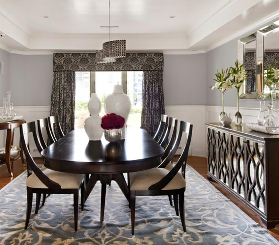 mobilier bois sombre imposant