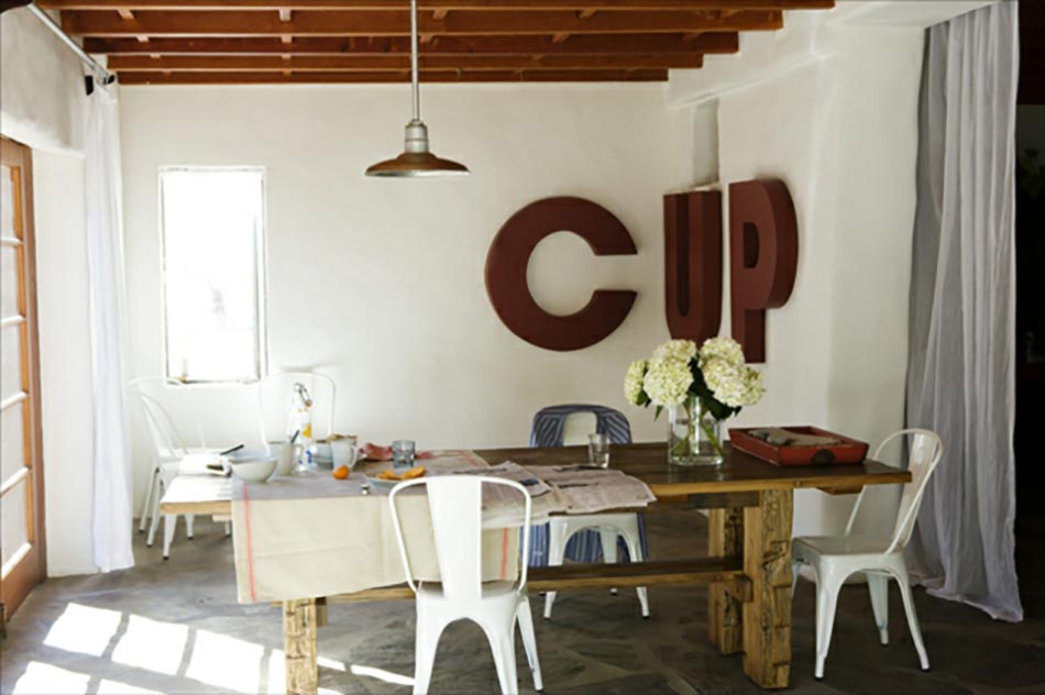 salle à manger aux chaises tolix