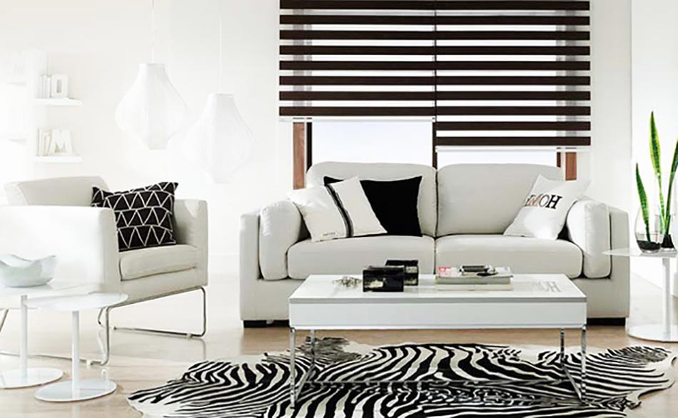 Séjour à la déco indémodable en noir et blanc