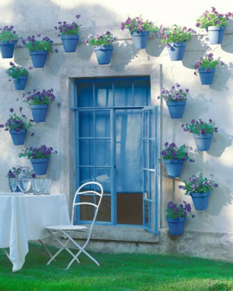 Pots de fleurs bleus déco jardin