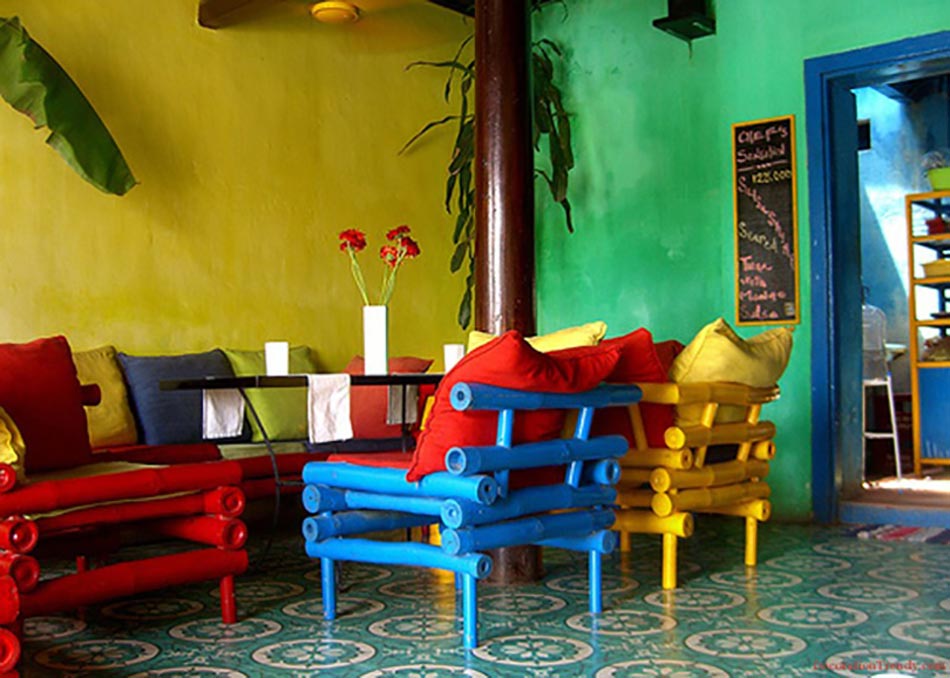 Couleurs pétillantes et mobilier rustique