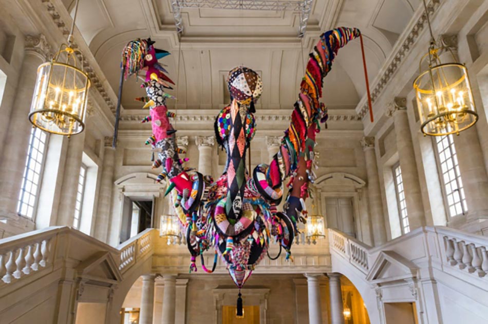 œuvre contemporain mary poppins par joana vasconcelos