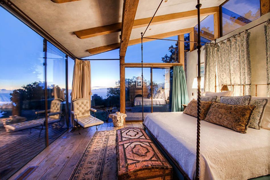 Une des cinq chambres dans la maison de luxe
