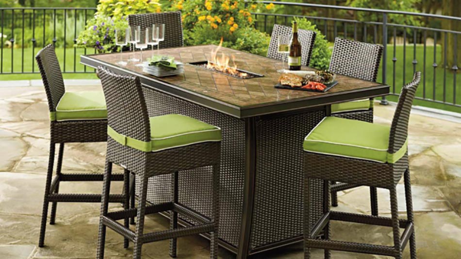 Grillades et repas grâce a cette table de jardin