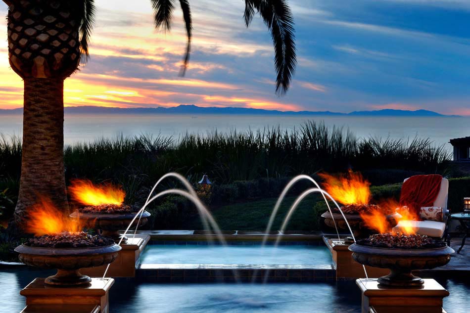 piscine feu et jet luxe