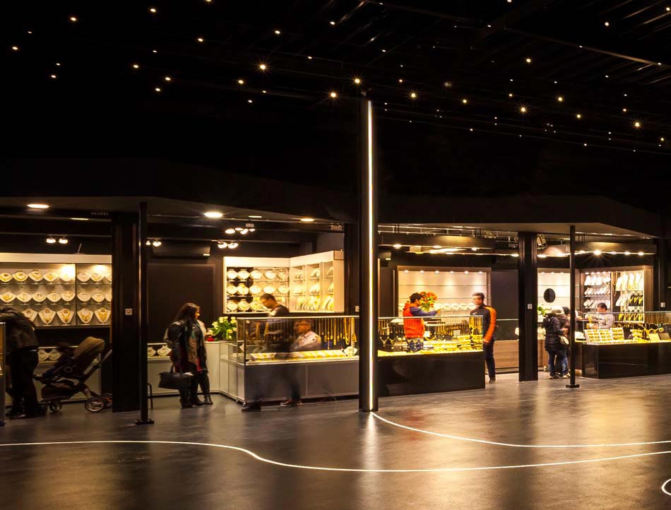indoor gold market beverwijk bazaar