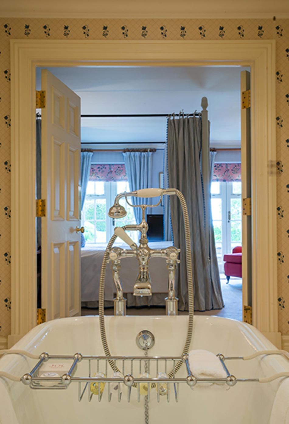 Salle de bains retro pour des vacances à la campagne réussies salle de bain design retro