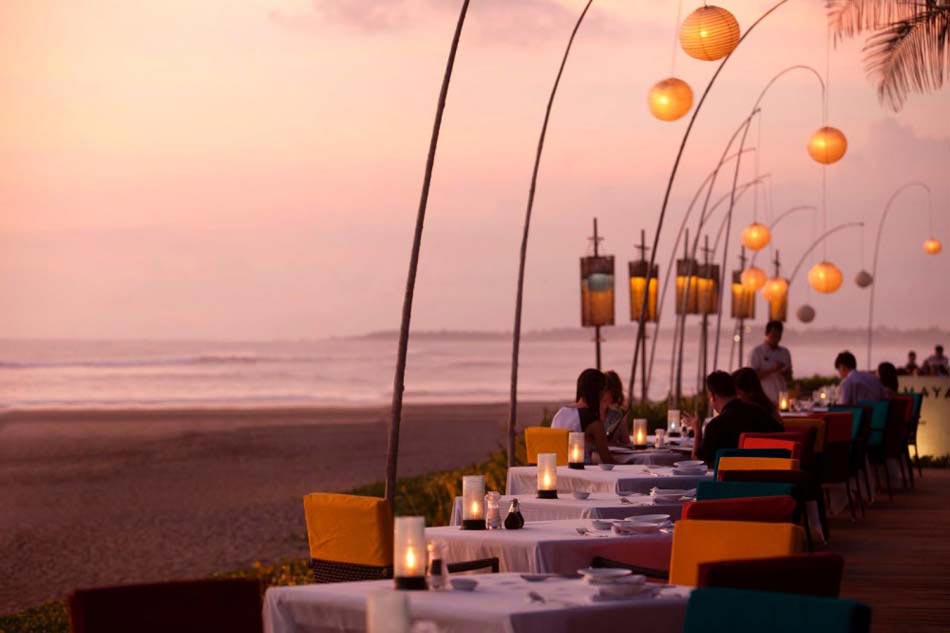 restaurant sur la plage exotique