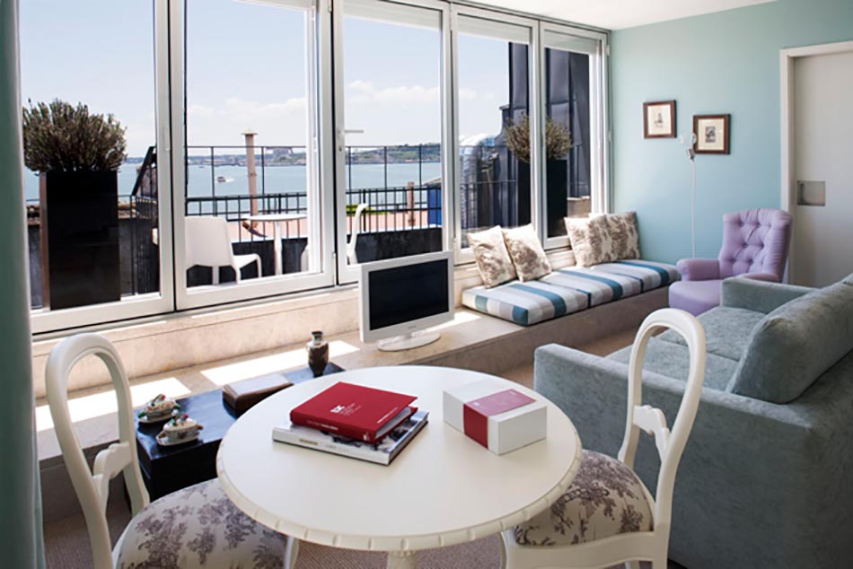 Suite sous le toit avec vue sur l'eau LX hôtel