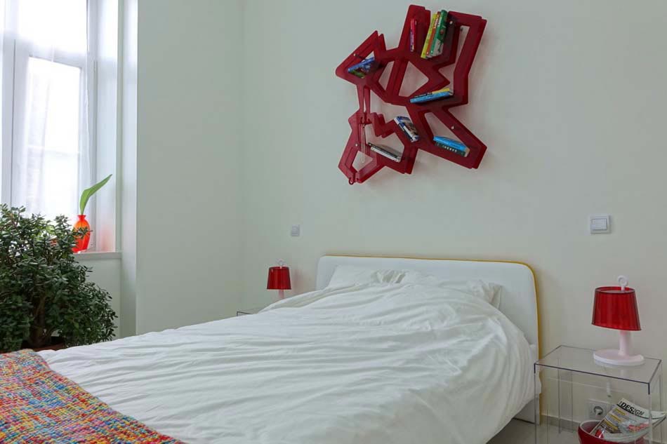 déco blanc et rouge chambre moderne