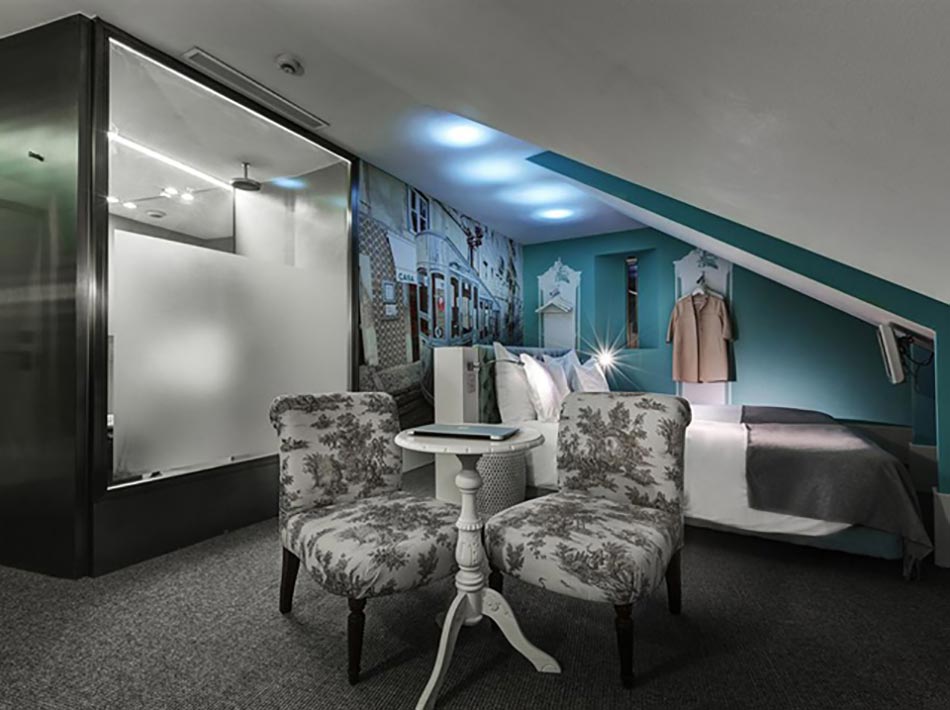 Chambre d'hôtel aménagée dans les combles