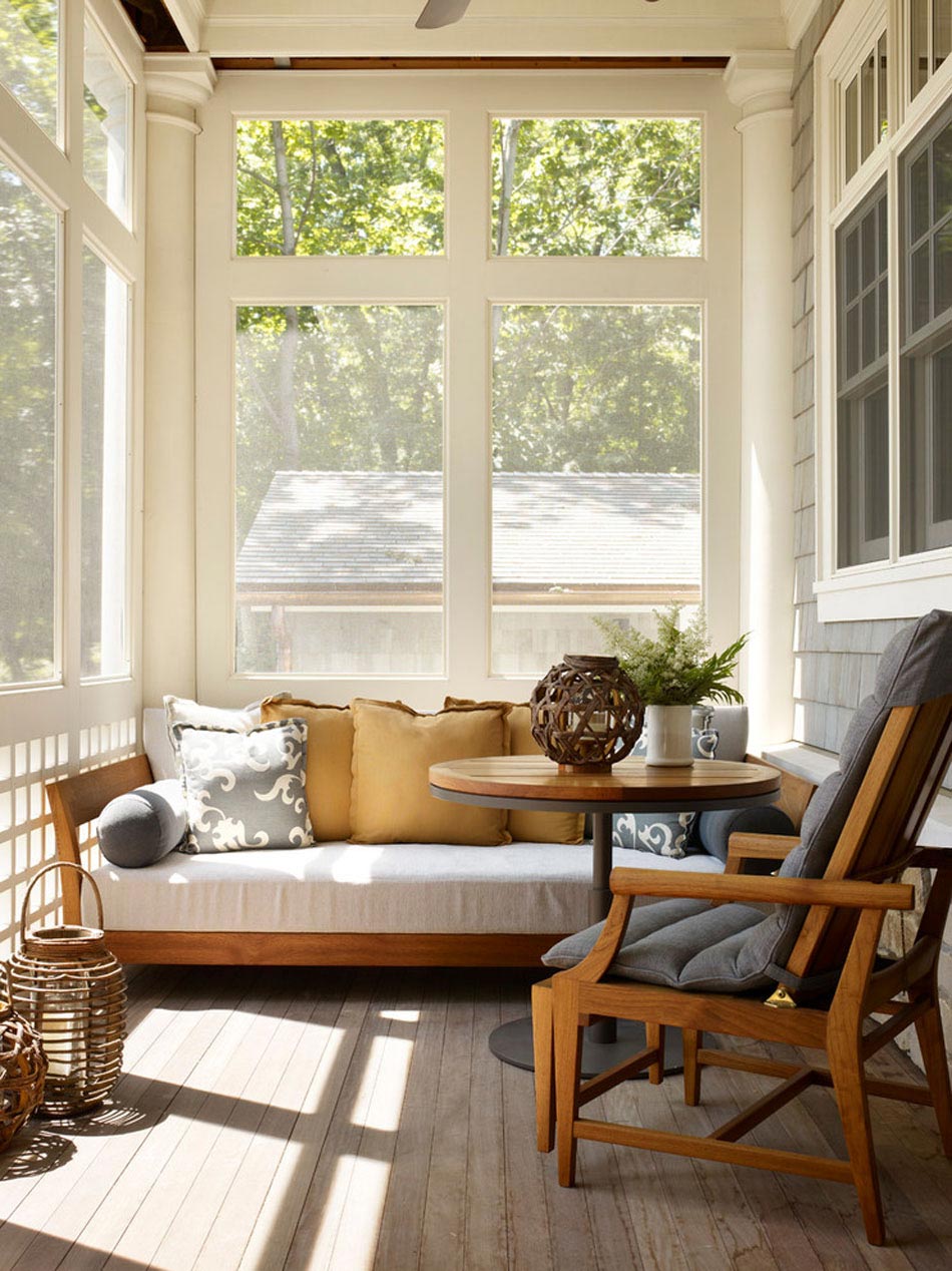 veranda moderne et ensoleillé maison de vacances