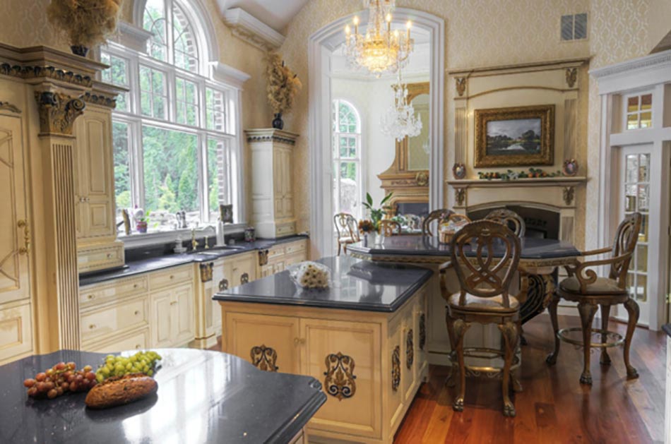 Influences néo baroques pour cette cuisine au style chic et élégant belle cuisine néo baroque
