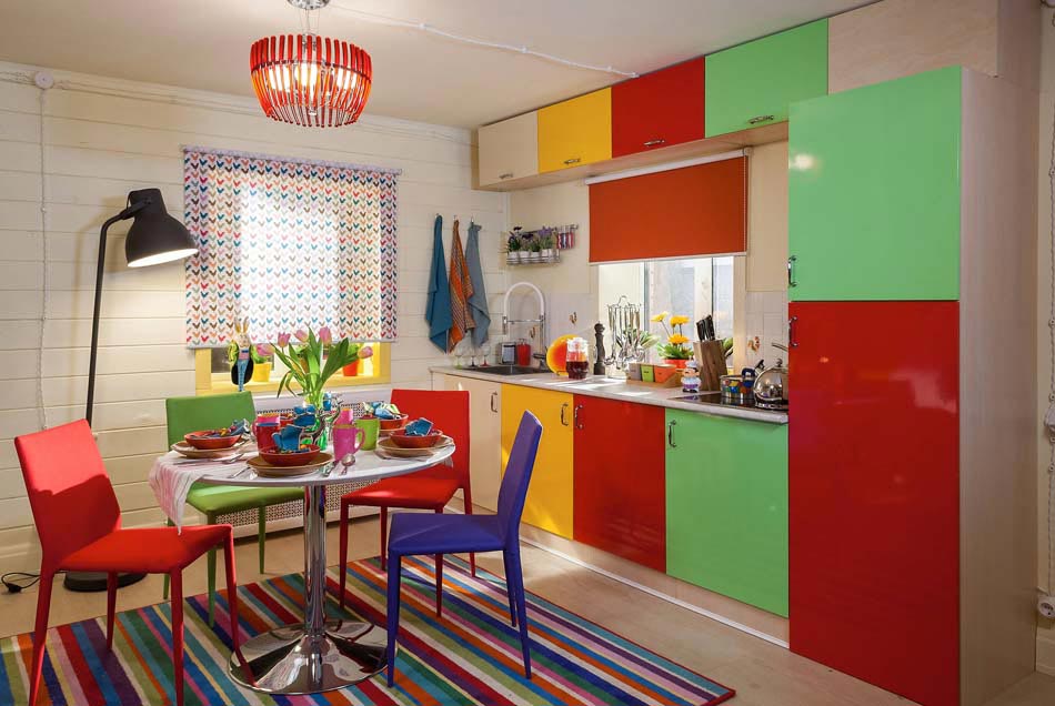 intérieur cuisine séparée décoration haut en couleurs