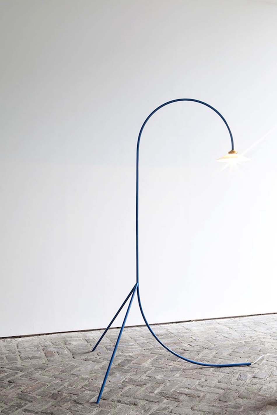 lampadaire forme simple dépouillé