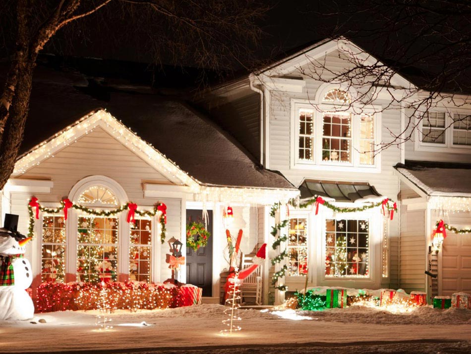 guirlande et déco façade maison décorée pour Noël