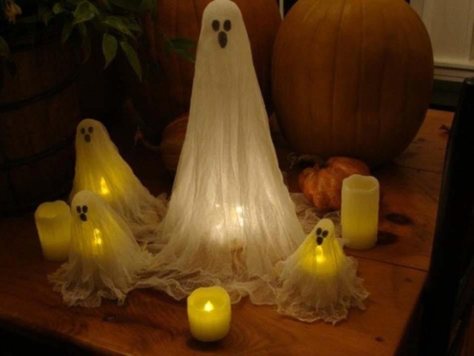 déco extérieure pour halloween fantômes