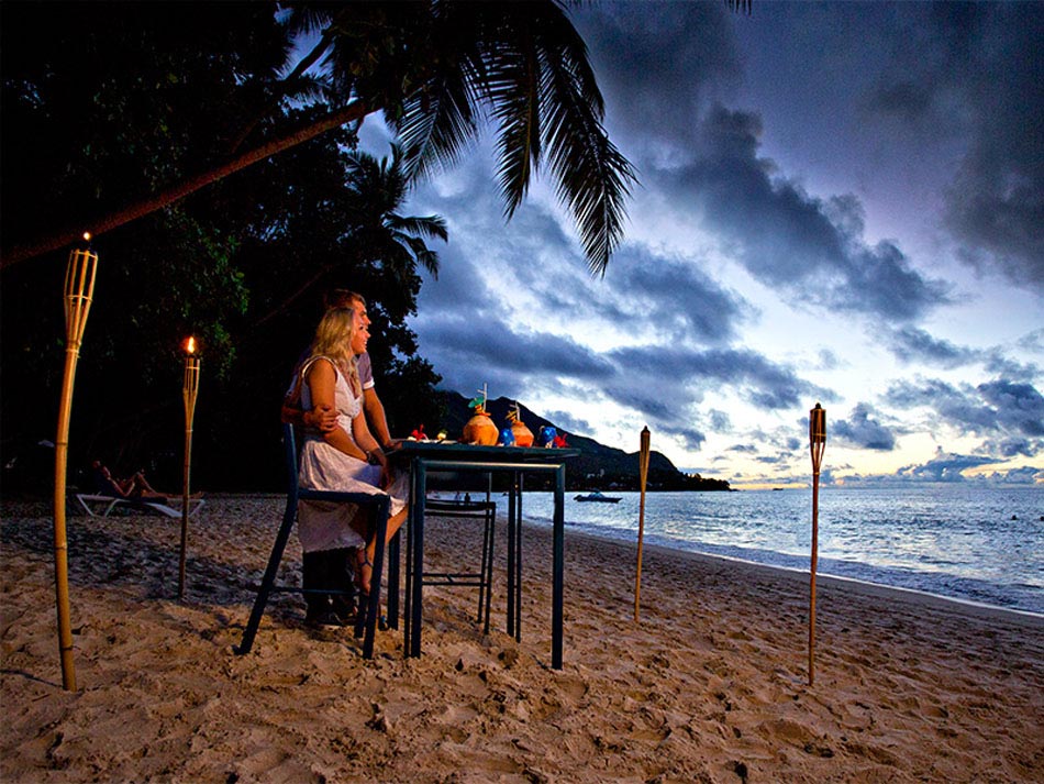 belle vue sur mer diner à deux plage exotique