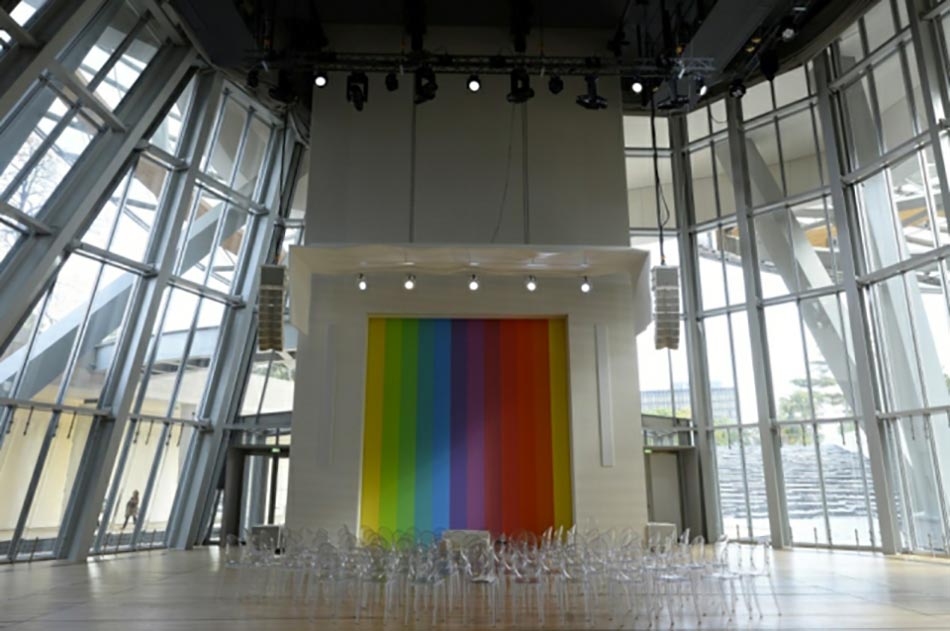Intérieur imposant bâtiment architecture fondation Louis Vuitton