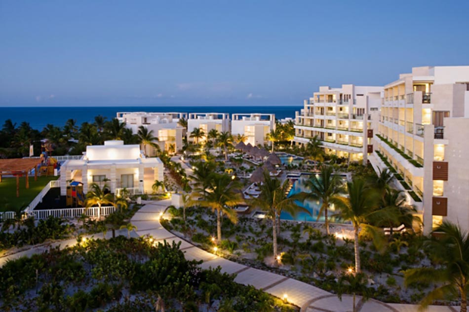 Hôtel boutique Cancun Mexique vue de nuit éclairée