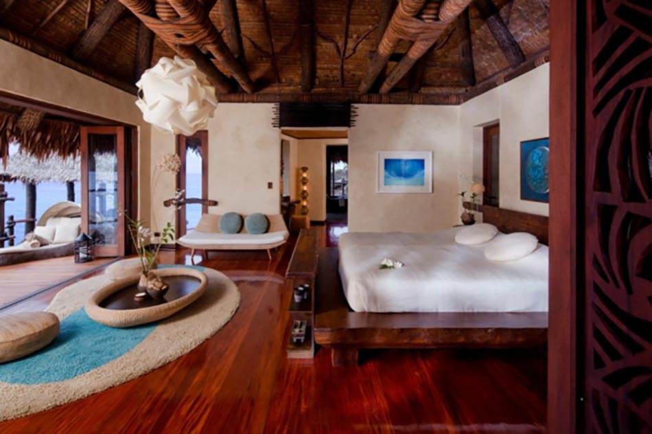 Intérieur ouverte au design luxueux en bois exotique luxe et vue sur mer villa de location vacances