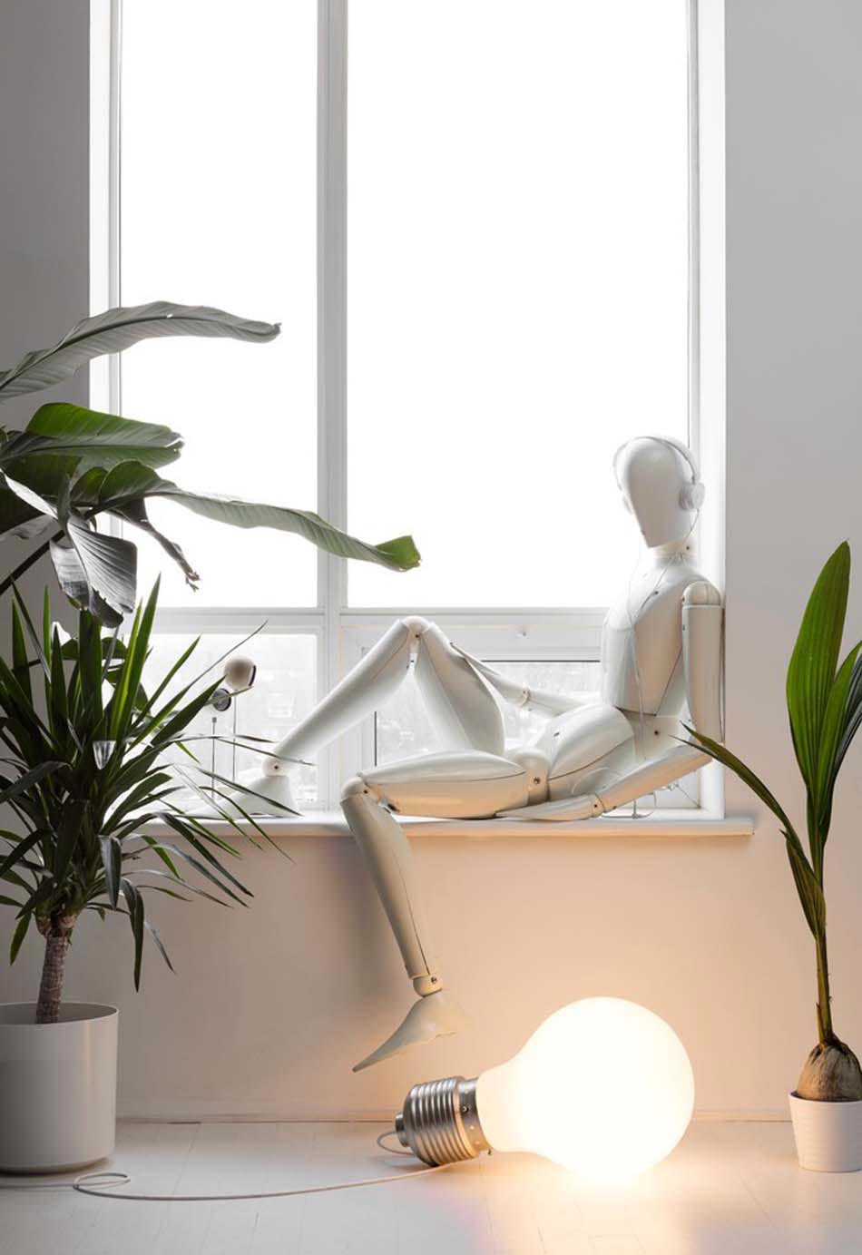 Une ambiance artistique, minimaliste et pleine d’inspiration pour ce projet industriel tendance décoration intérieure artistique logement de ville