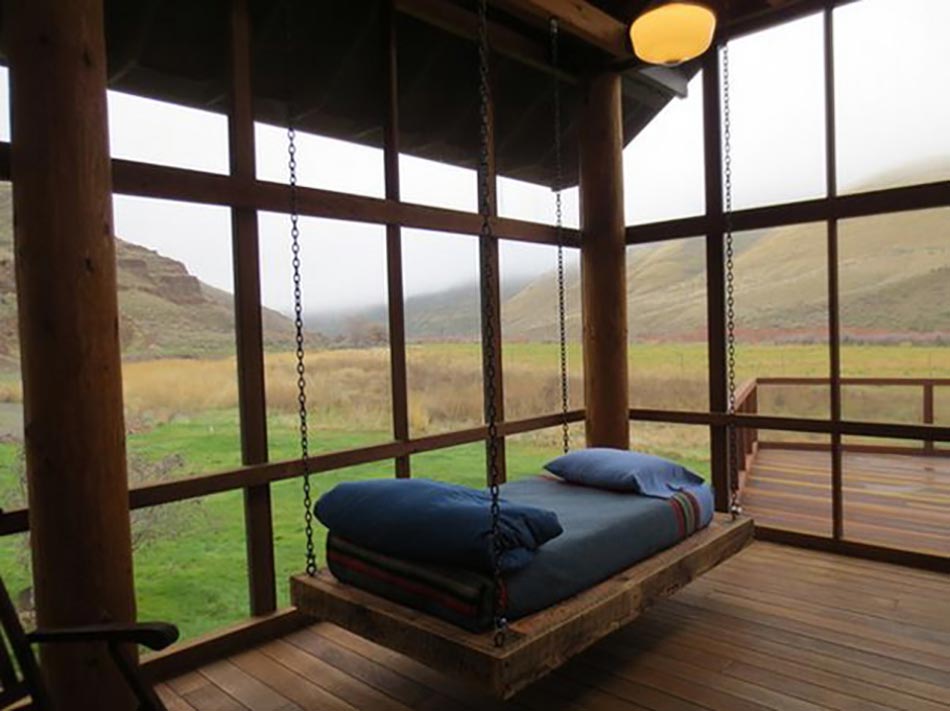 lit suspendu spartiate minimaliste rustique chalet