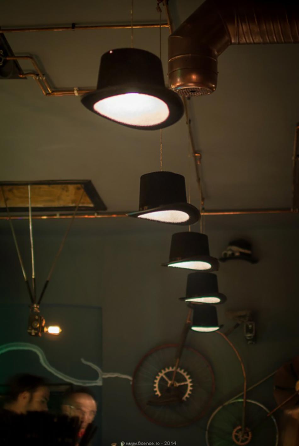 Luminaires originaux pour un design unique luminaire design bar de nuit roumain