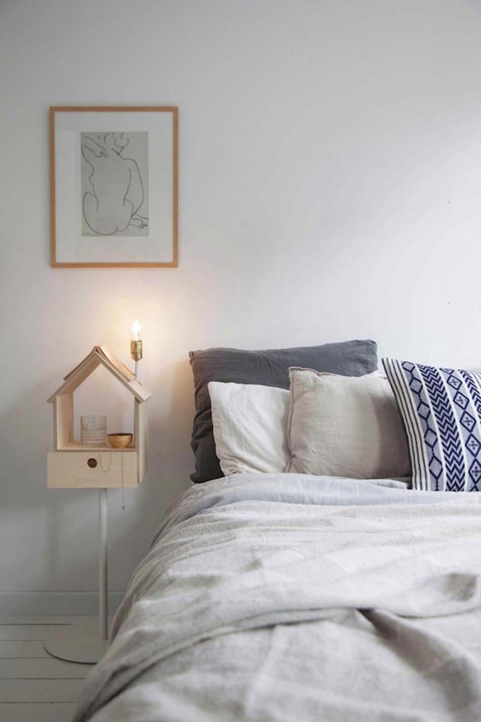 table et lampe de chevet chambre