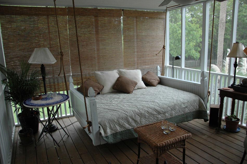 coin sommeil dans une véranda extension de la maison