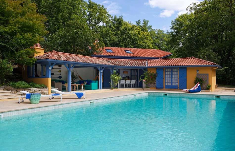 grande piscine luxe design outdoor