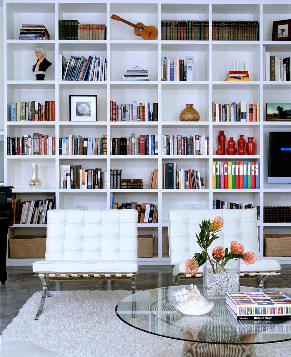 Etagères de haut en bas aux plusieurs compartiments de rangements design fonctionnel idées petit appartement