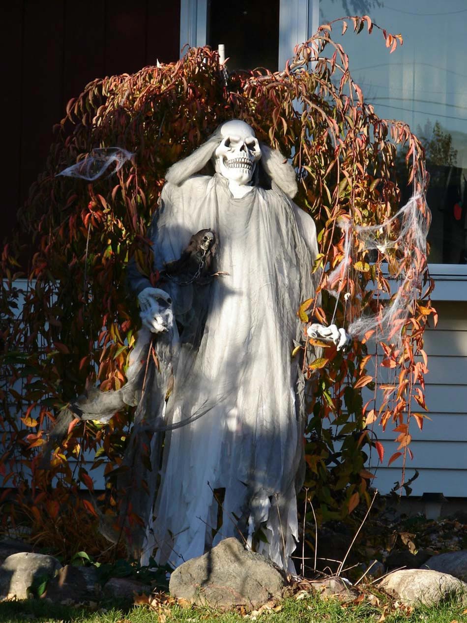 personnage terrifiant décoration Halloween jardin