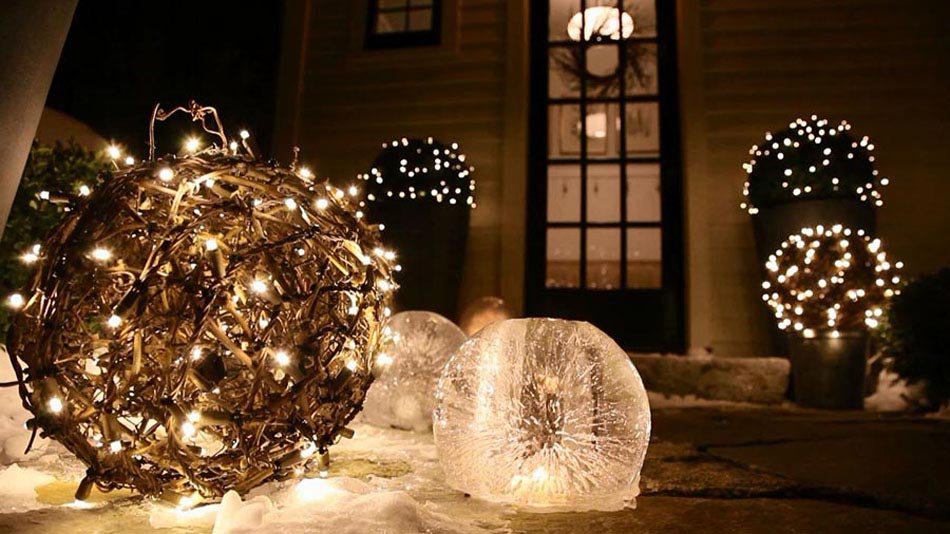 décorer le jardin pour les fêtes de fin d'année ampoules