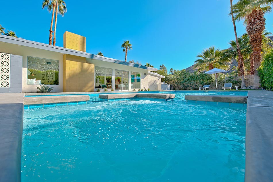 grande piscine outdoor maison de luxe