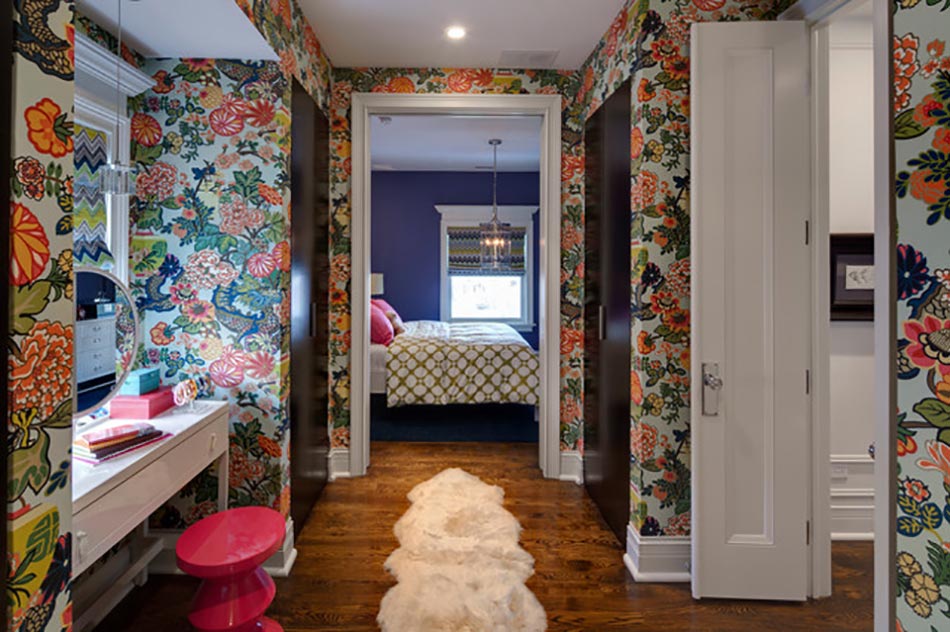 Salle de bain décorée fleurs dessinées