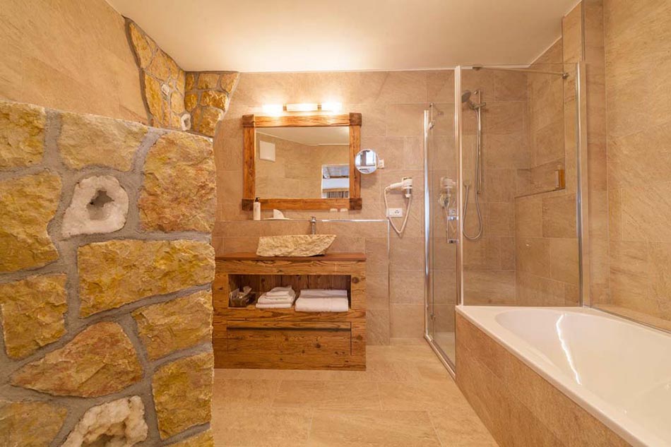 salle de bain déco rustique pierre 
