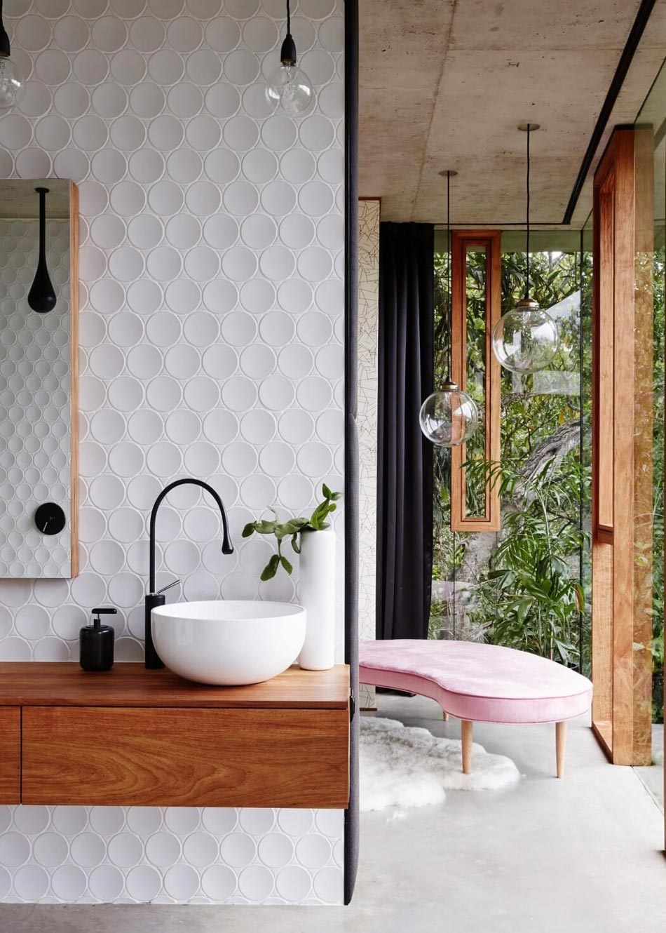 salle de bains luxueuse maison dans la forêt