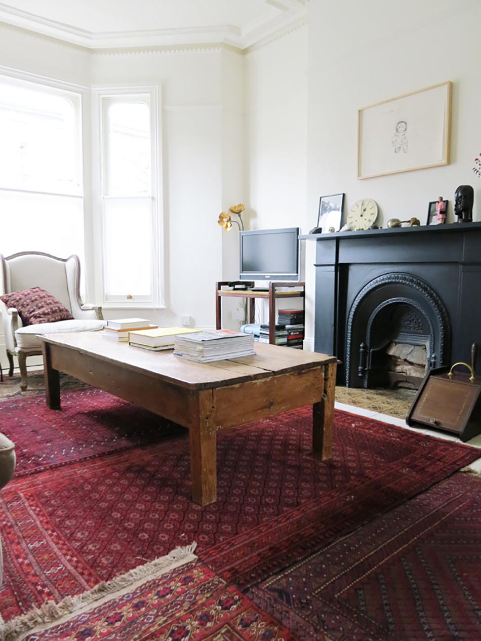 appartement de ville moderne aux tapis superposés tendance