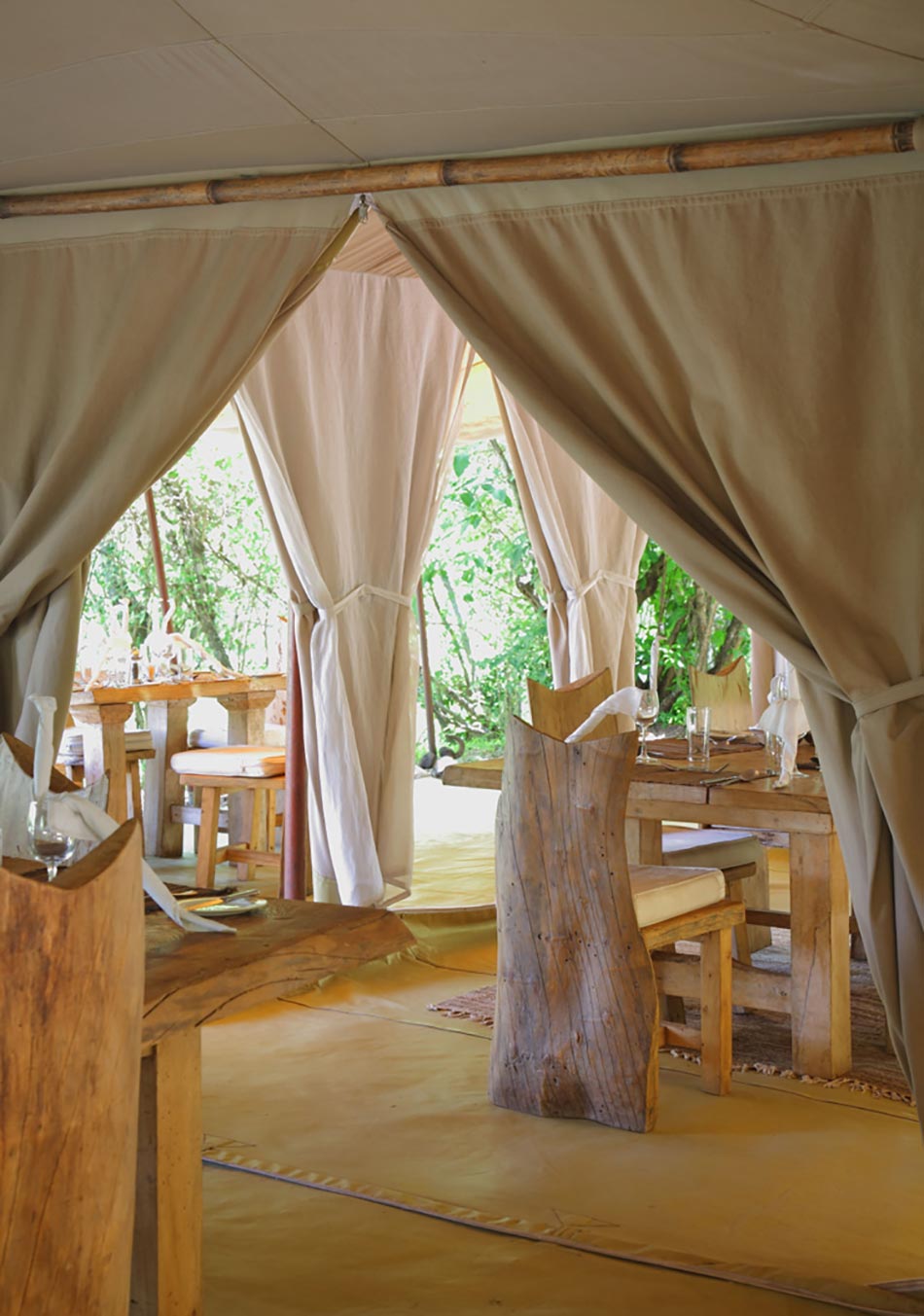 le restaurant dans la tente